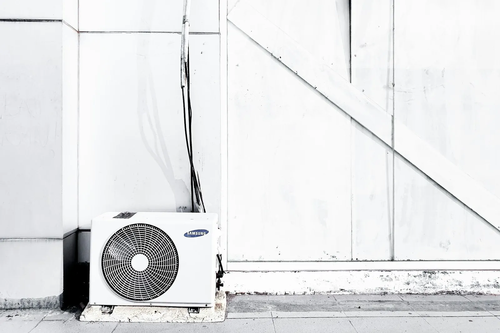 An outdoor air-conditioning condenser unit